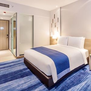 Standard Queen Room Disability Access